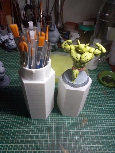 Miniature Brush Holder with locking mechanism Free 3D print model