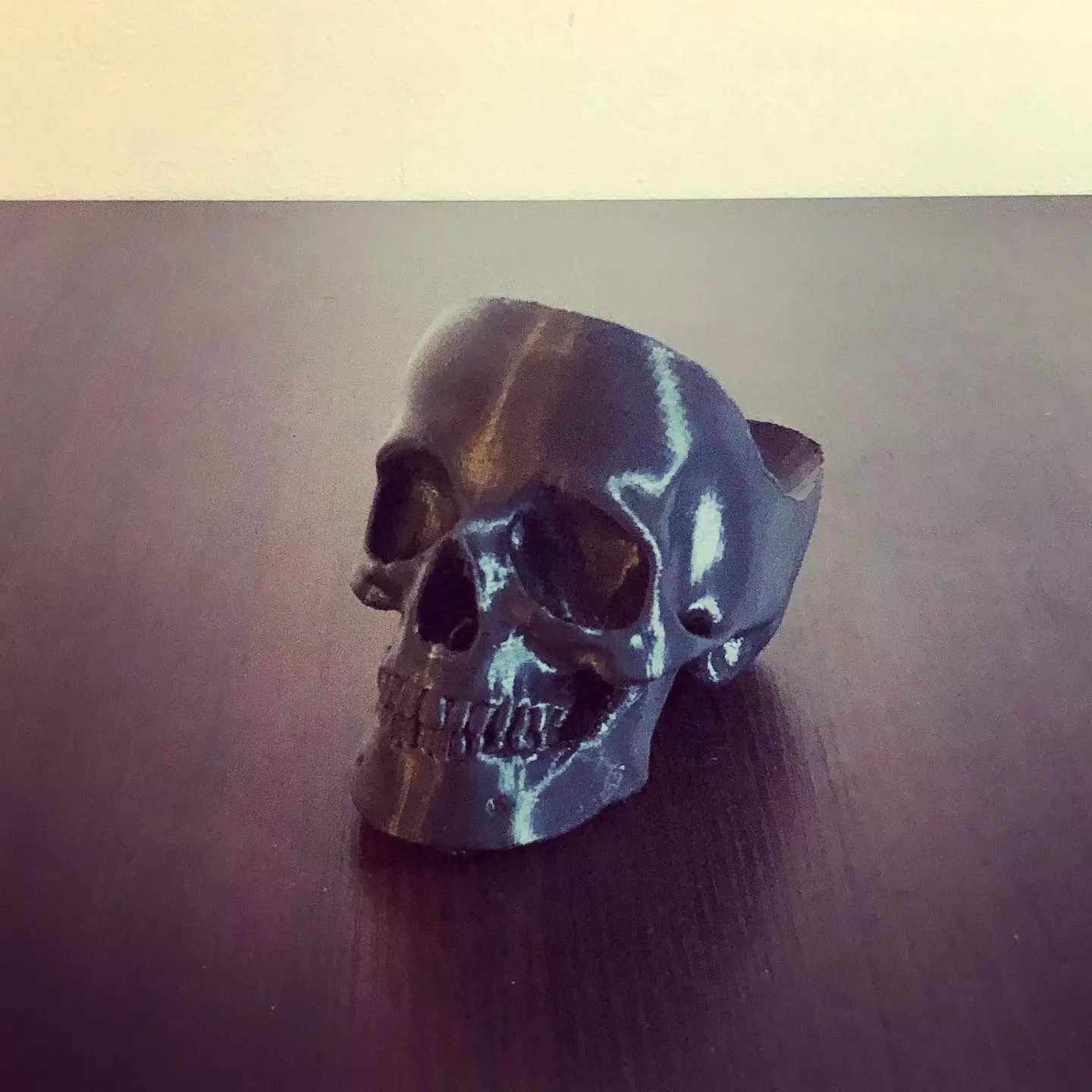 Skull 3D on table 3D print model