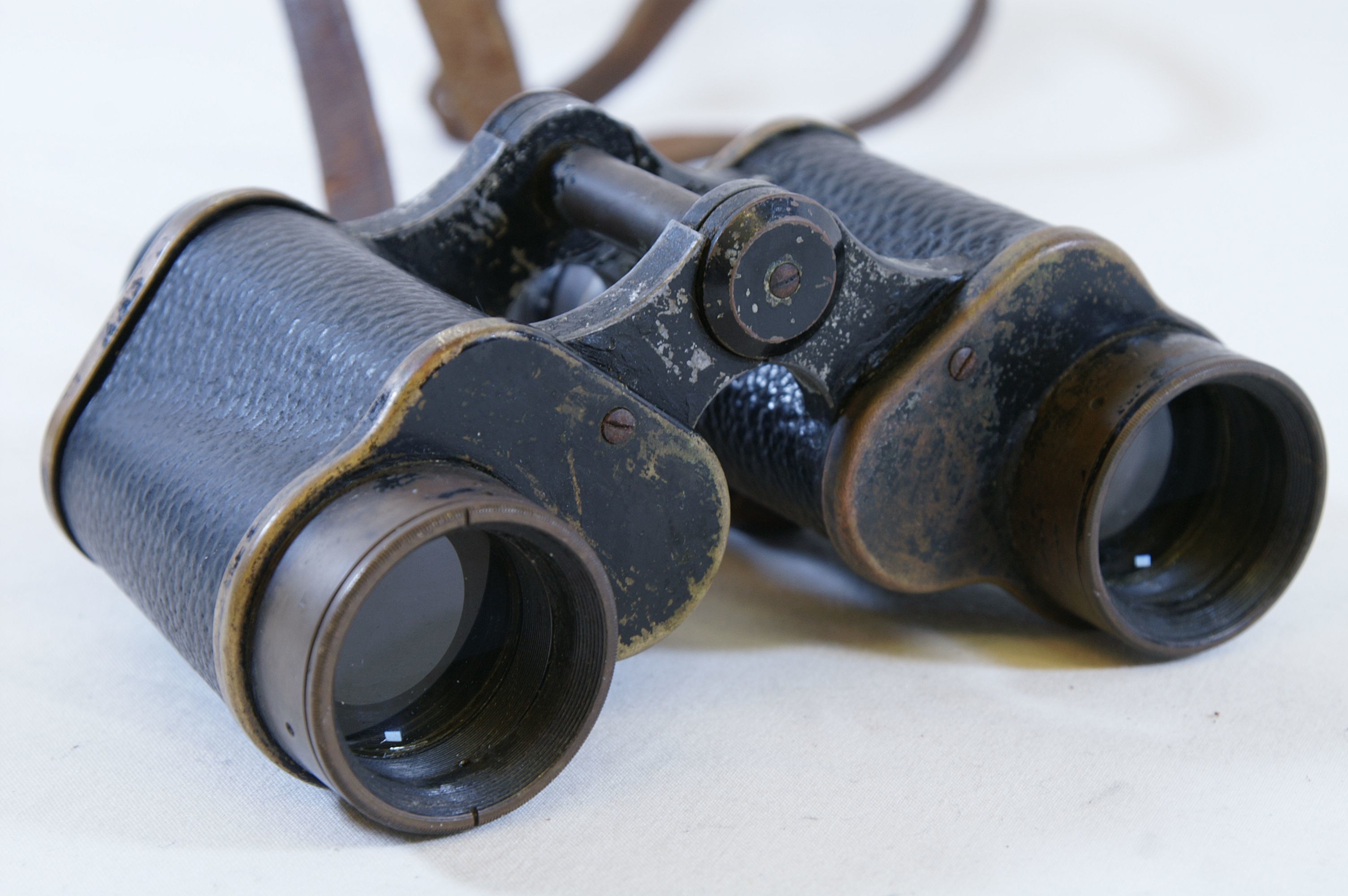 WWII Binoculars Low-poly 3D model_15