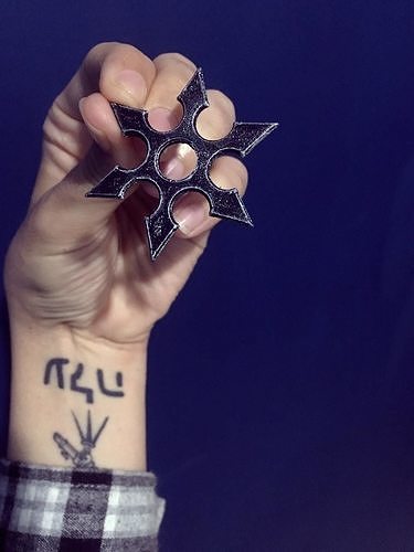 Shuriken golden star hd wallpaper Free 3D print model
