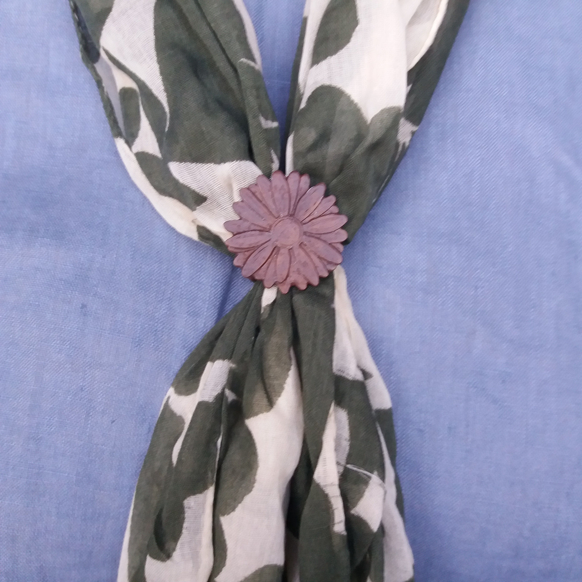 Scarf buckle triple ring with daisy and diameter 28mm 3D print model_4