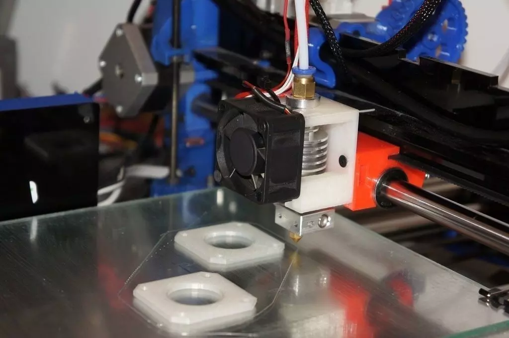 Mount for Cheap chinese E3D replica print head Free 3D print model_0