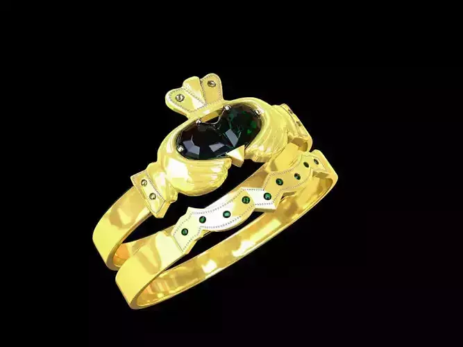 Jewelry-Diamond gold claddagh ring with emerald stone