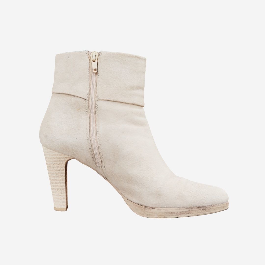 26 Footwear Low-poly 3D model_9