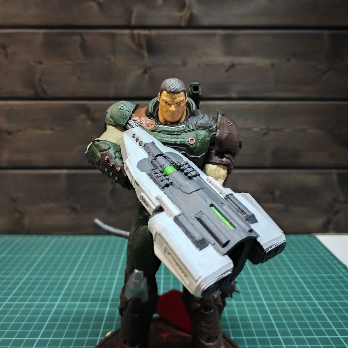 DOOM SLAYER WHITH BGF 3D print model_7