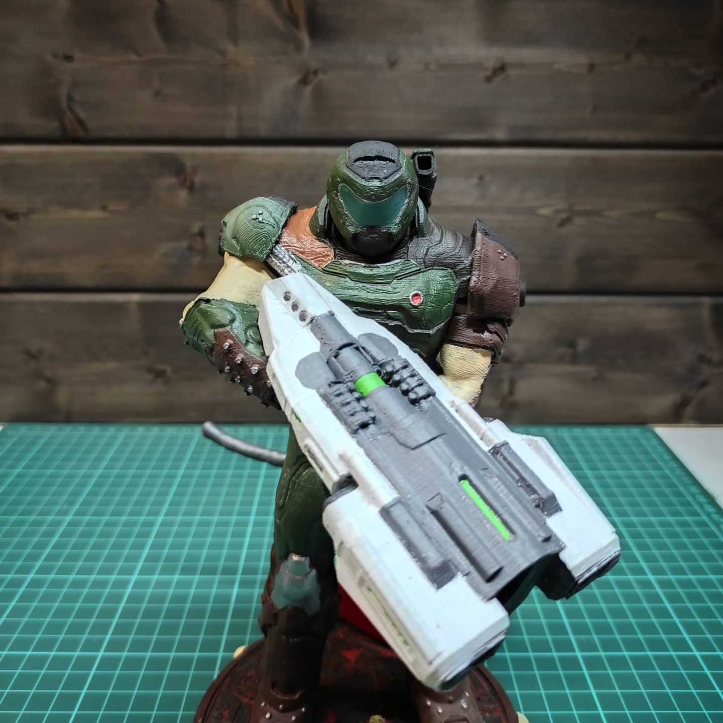 DOOM SLAYER WHITH BGF 3D print model_10