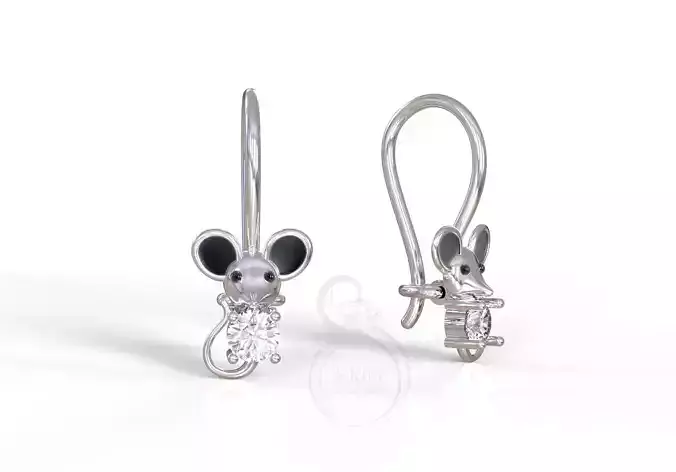 Kid earring little mouse