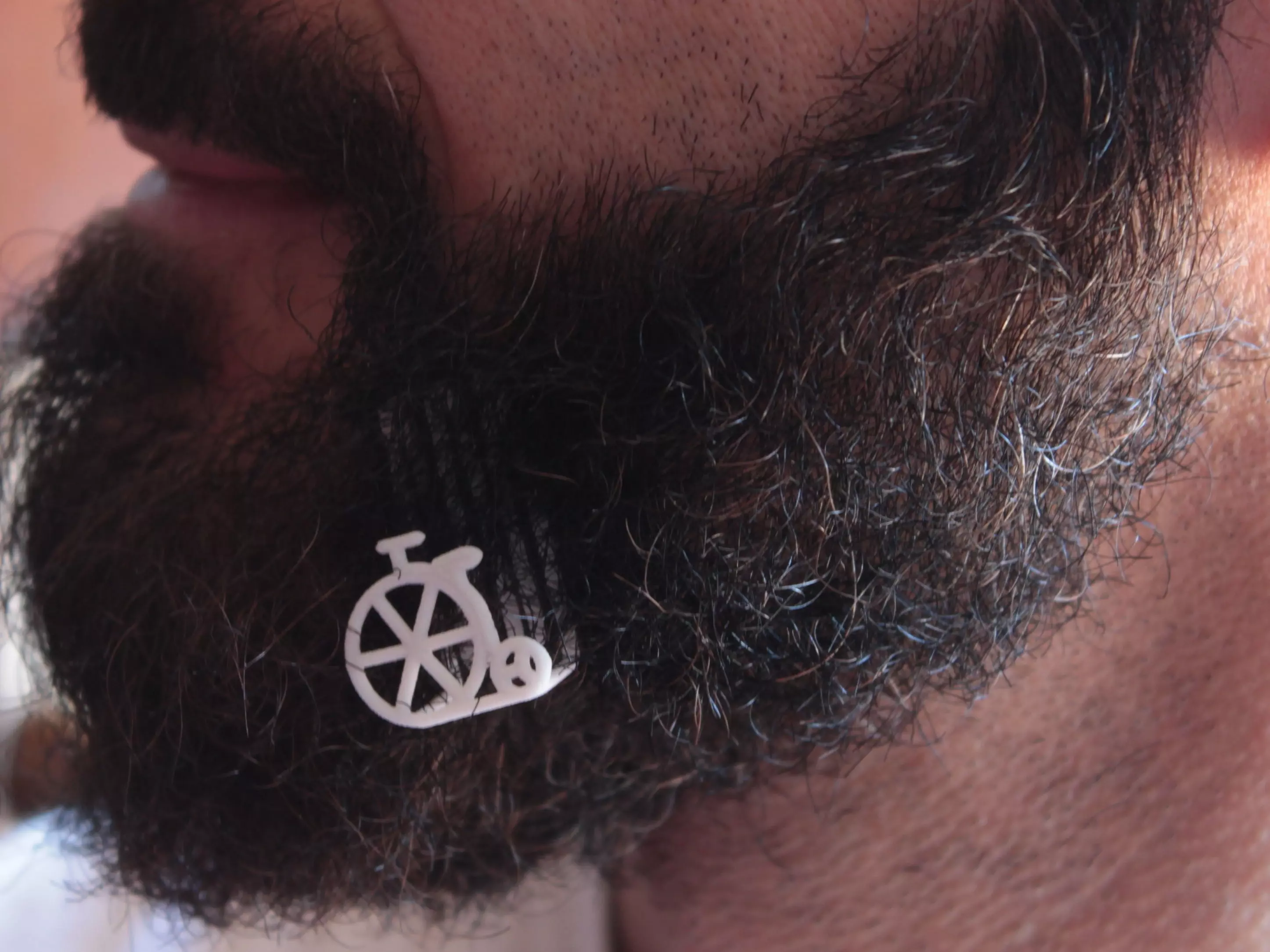 Old bike for beard - lateral wearing 3D print model_0