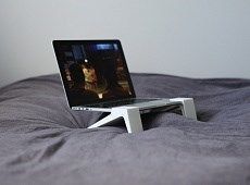 Macbook Pro stand