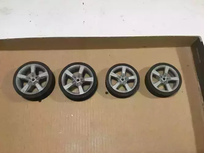 1-12 scale Camaro tyre and rims