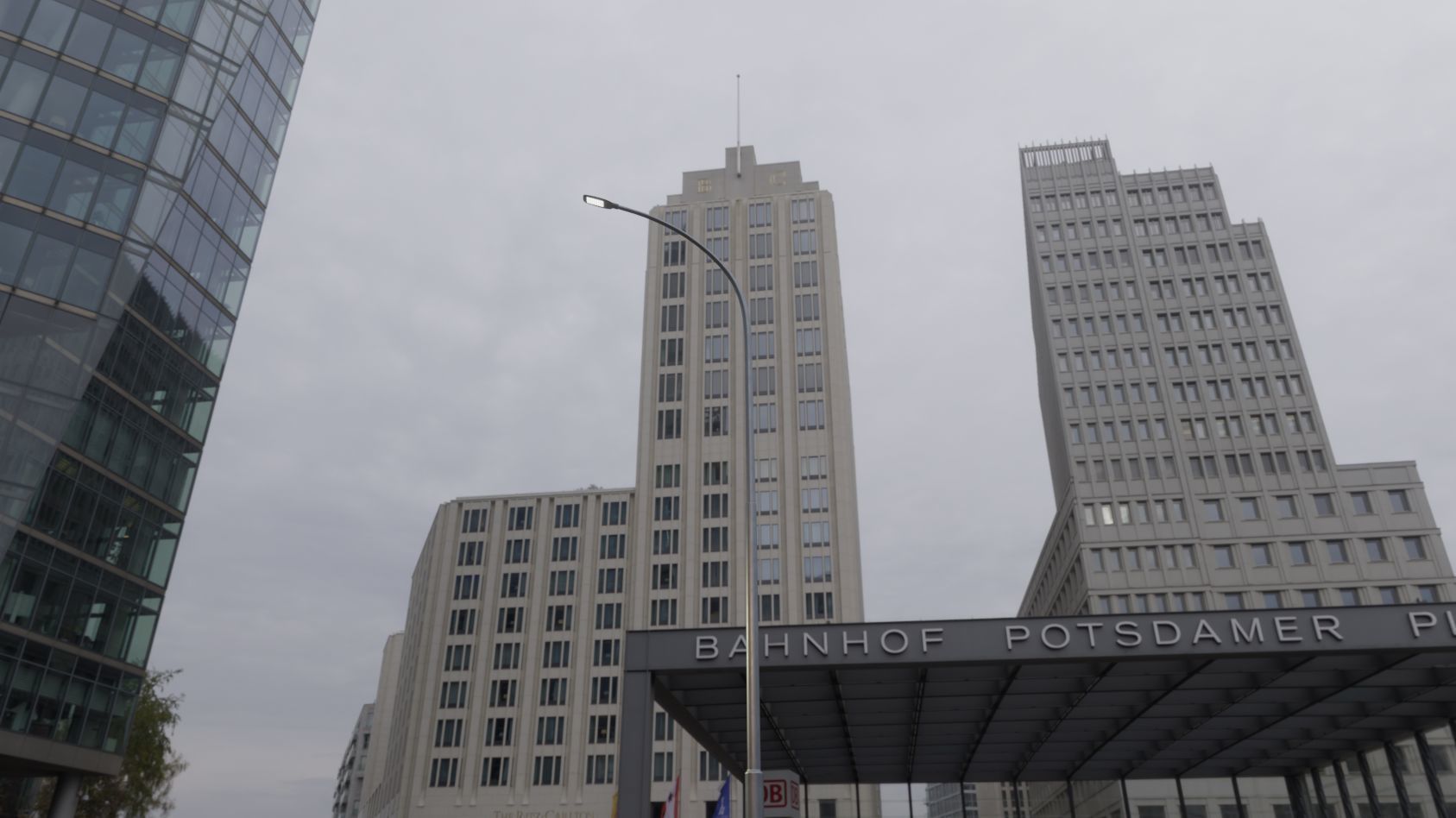 Street Light 12 version 15 10m with pole 1 Low-poly 3D model_21