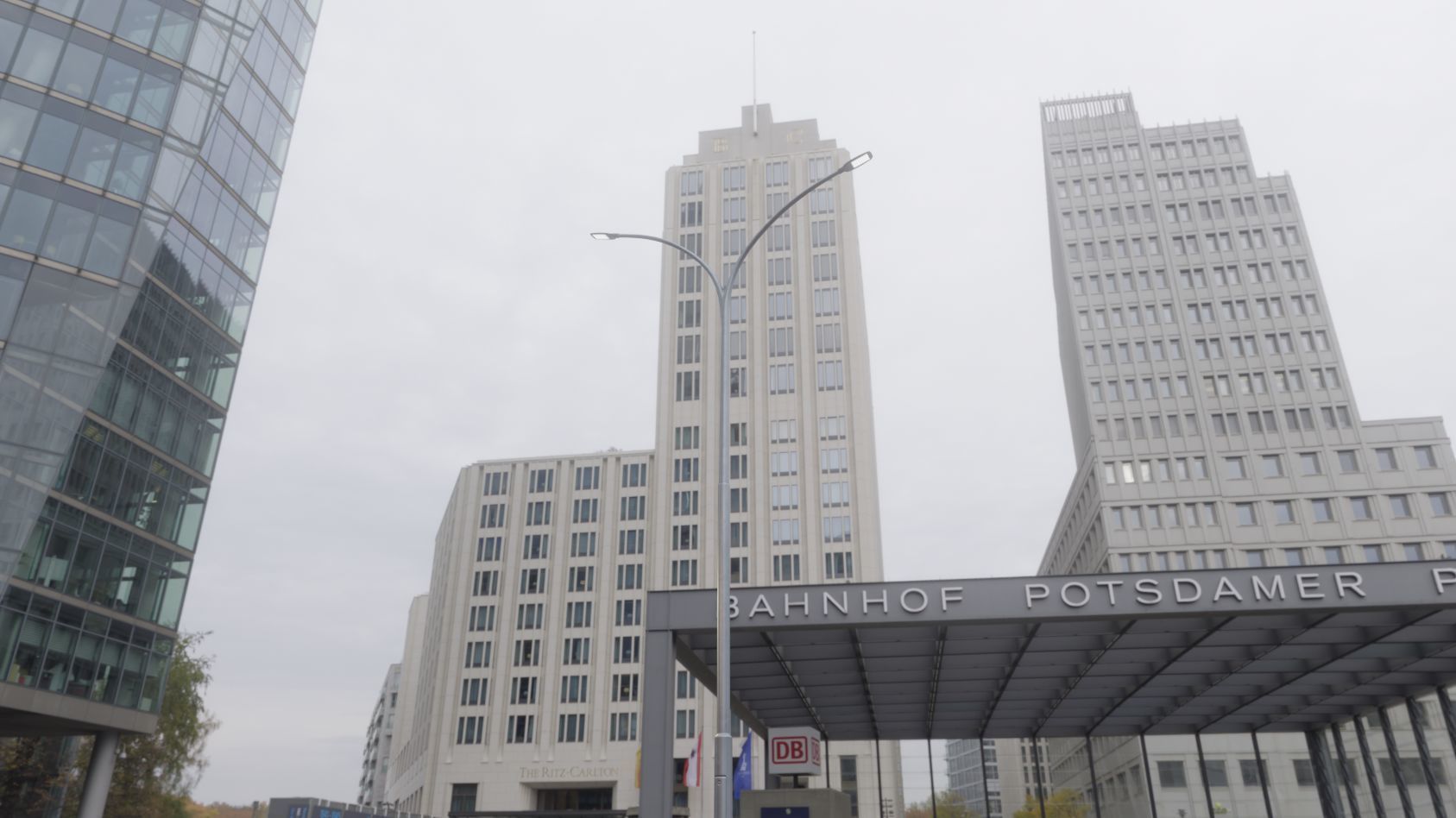 Street Light 12 version 14 10m with pole 4 Low-poly 3D model_91