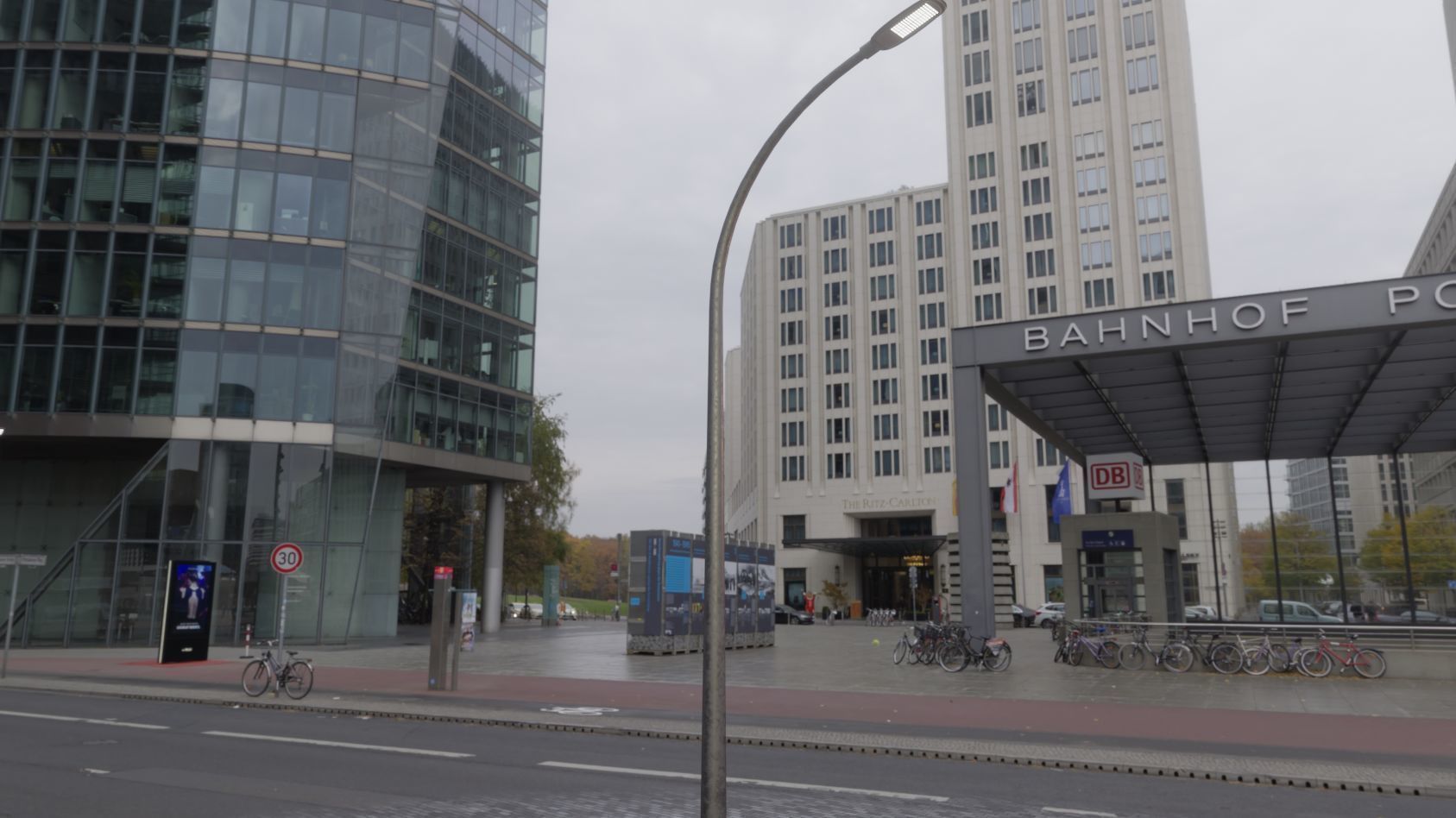 Street Light 12 version 13 6m with pole 1 Low-poly 3D model_1