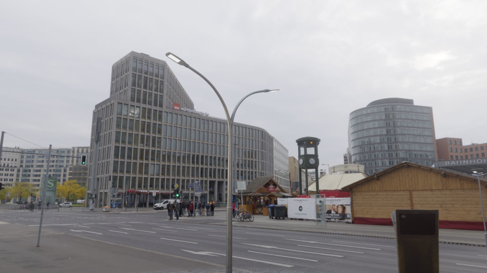 Street Light 12 version 10 6m with pole 4 Low-poly 3D model_2