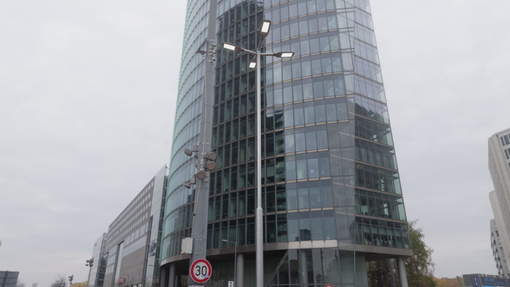 Street Light 12 version 9 5m with pole 2 Low-poly 3D model_1