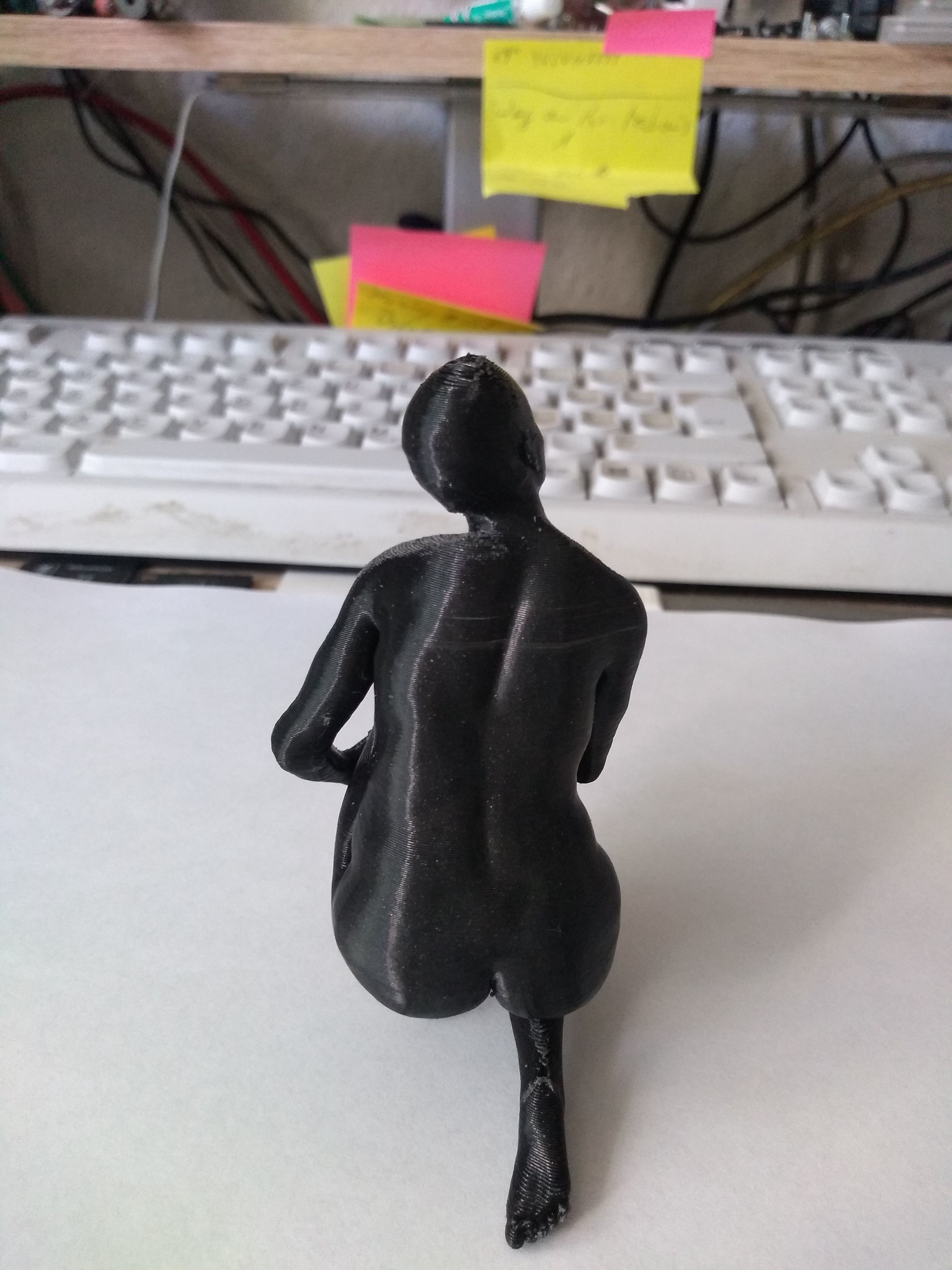 Kniende Figur gela 10-07 by stc45 3D print model_3