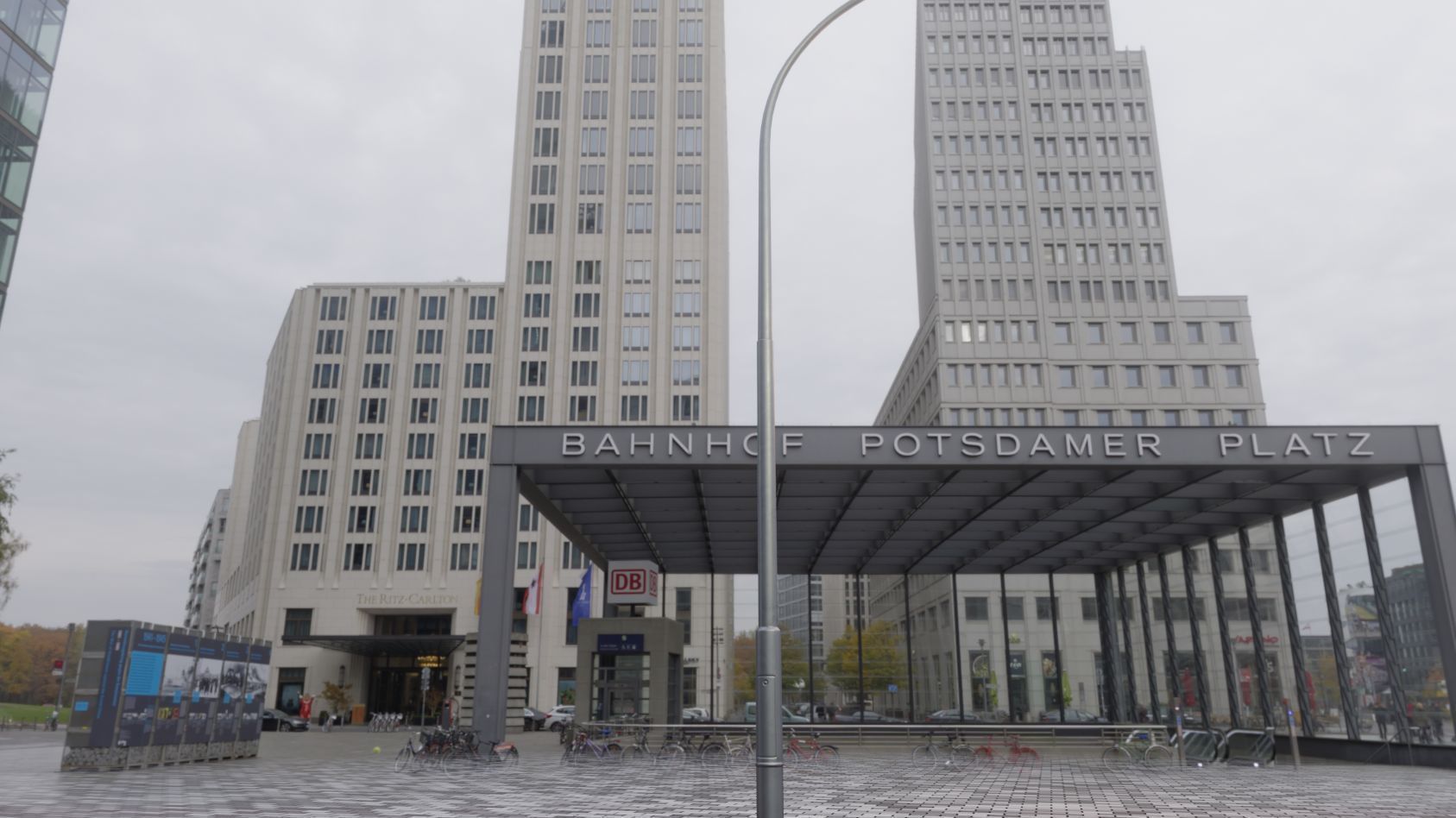 Street Light 11 version 11 6m with pole 1 Low-poly 3D model_11