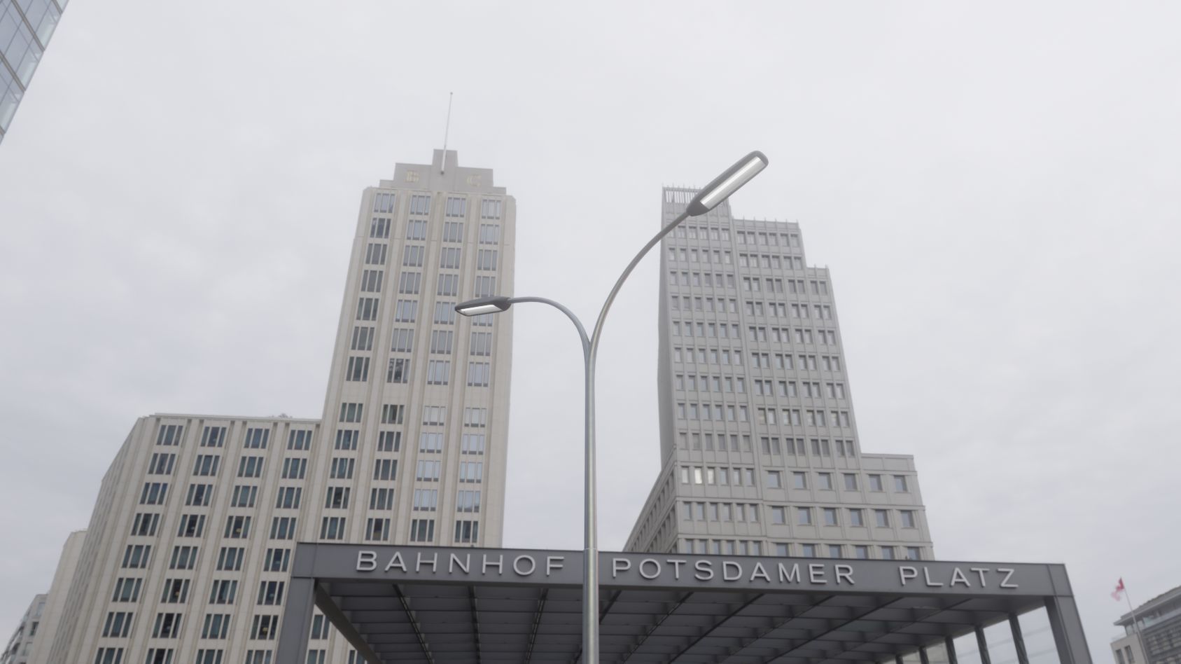 Street Light 11 version 10 6m with pole 4 Low-poly 3D model_81