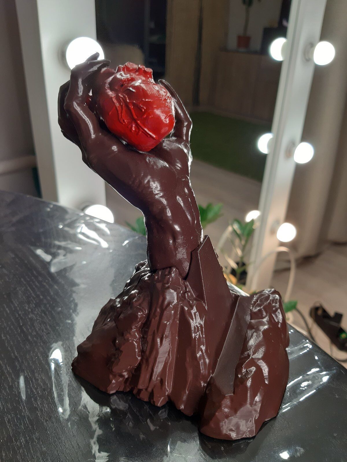 Heart in its claws 3D print model_9