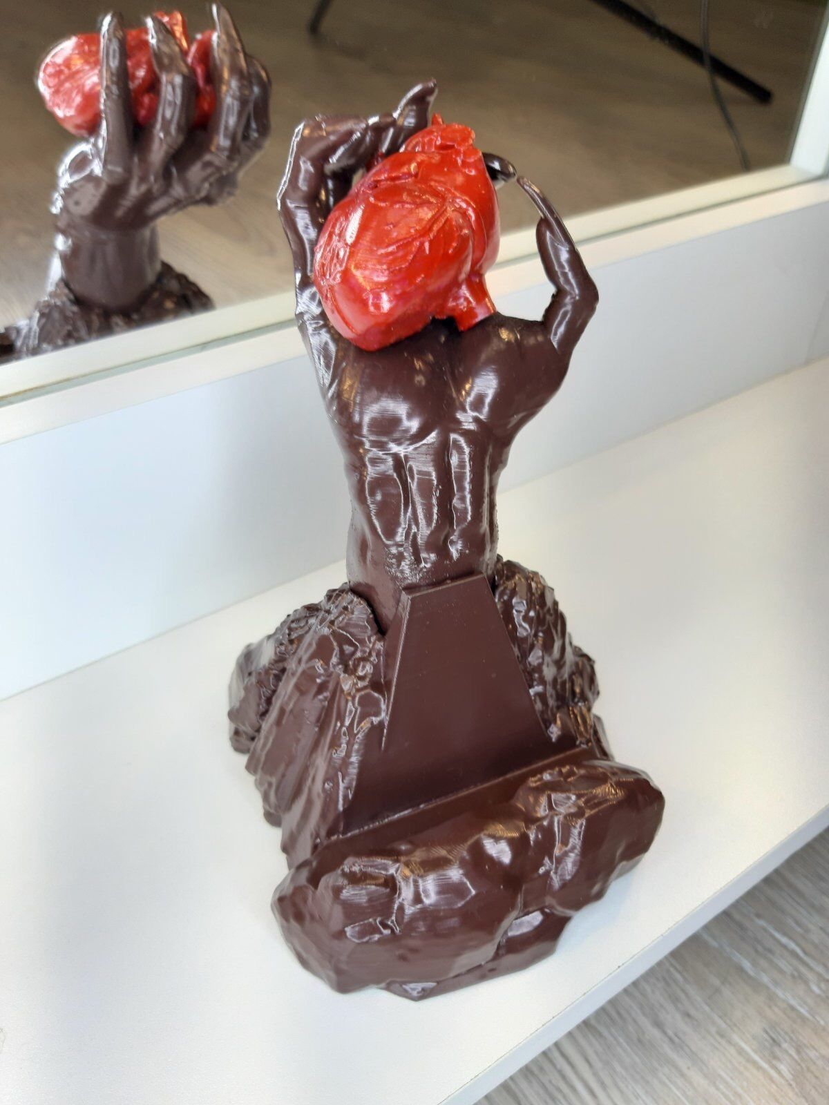 Heart in its claws 3D print model_10