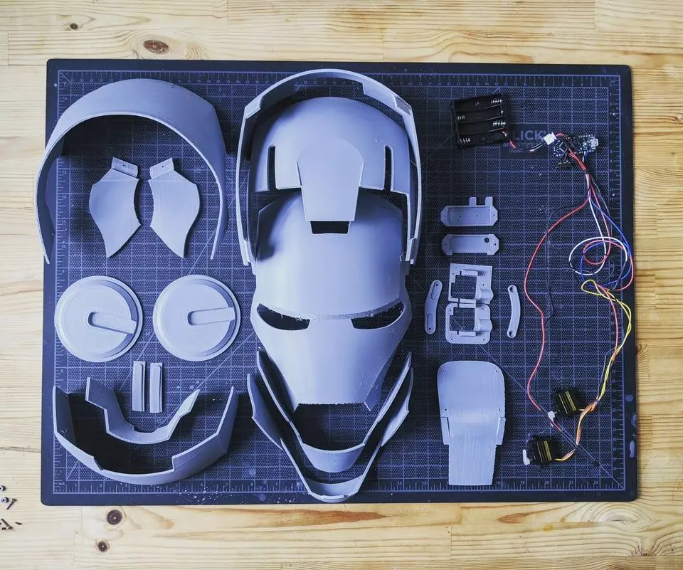 Iron Man Helmet Articulated Wearable Free 3D print model