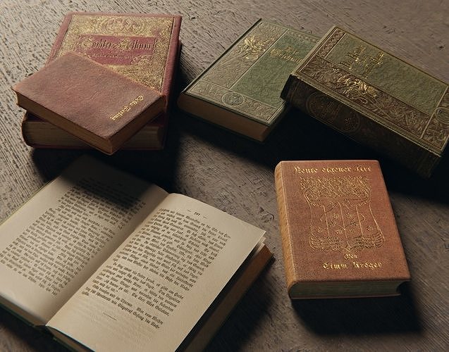 ancient books Low-poly 3D model