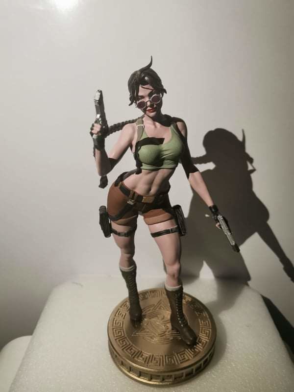 LARA CROFT - TOMB RAIDER  COMICS  Collectible statue 3D print model_16