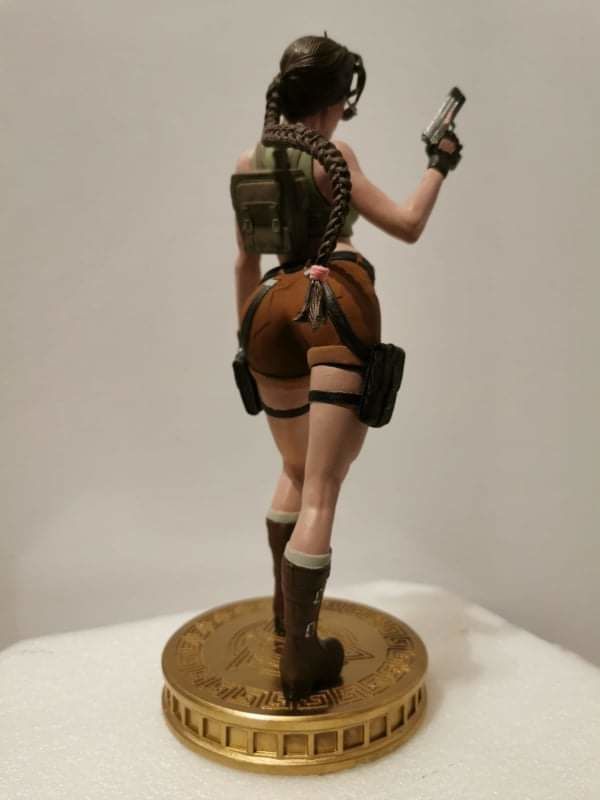 LARA CROFT - TOMB RAIDER  COMICS  Collectible statue 3D print model_12