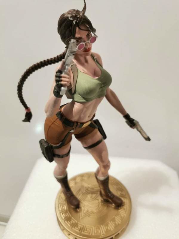 LARA CROFT - TOMB RAIDER  COMICS  Collectible statue 3D print model_13