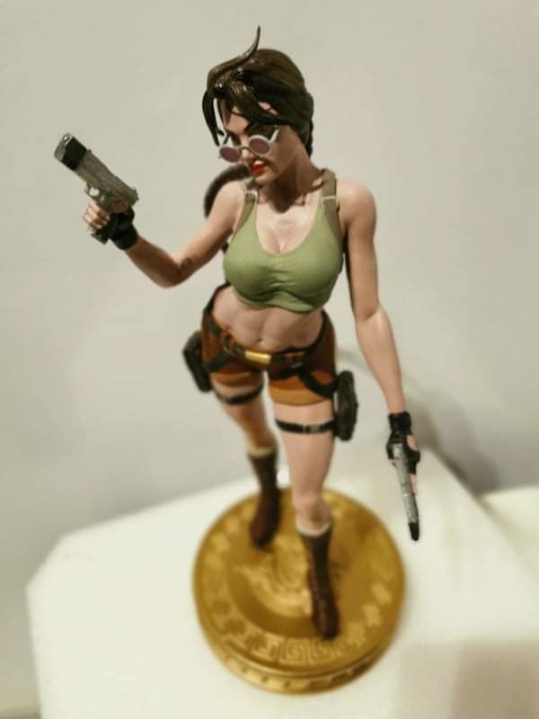 LARA CROFT - TOMB RAIDER  COMICS  Collectible statue 3D print model_15