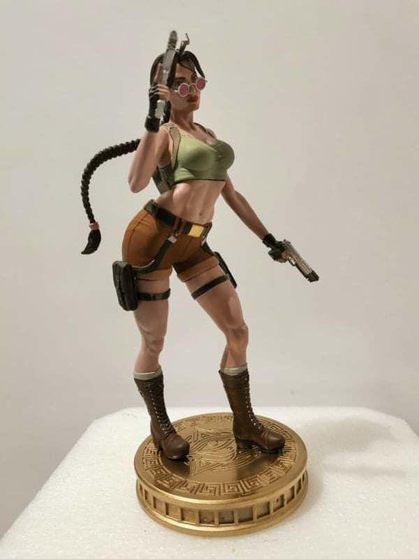LARA CROFT - TOMB RAIDER  COMICS  Collectible statue 3D print model_14