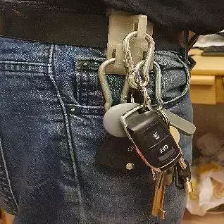 Keyholder for belt with carabiners x3