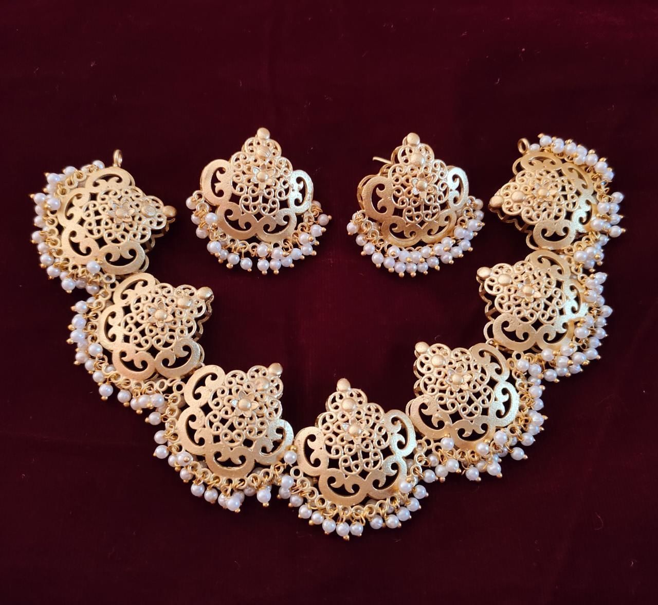 NACKLESS necklace made of gold and diamonds 3D model_1