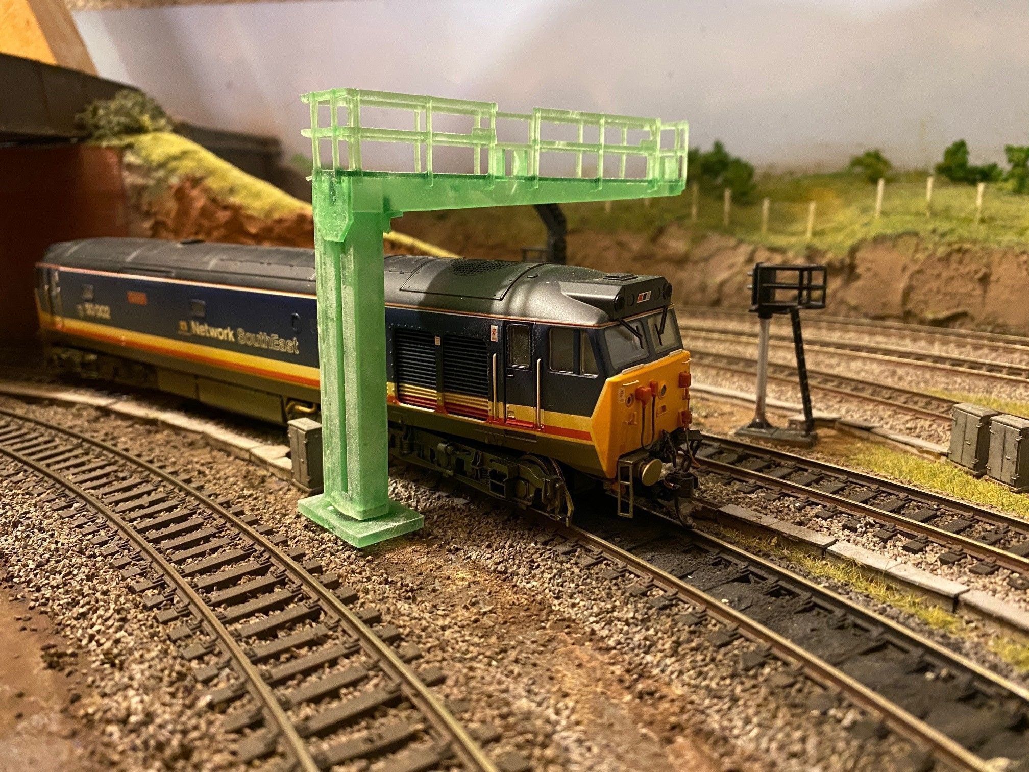 OO Model Railway Modern Signal Gantry with hidden cable holes 3D print model_3