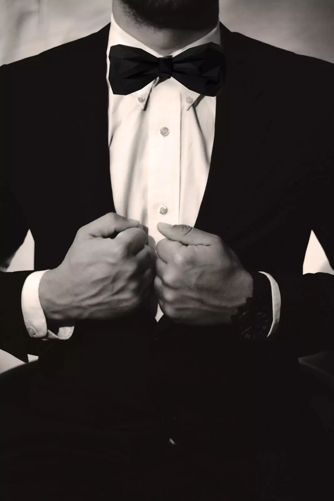 Low Poly Bow man in suit with tie 3D print model_0