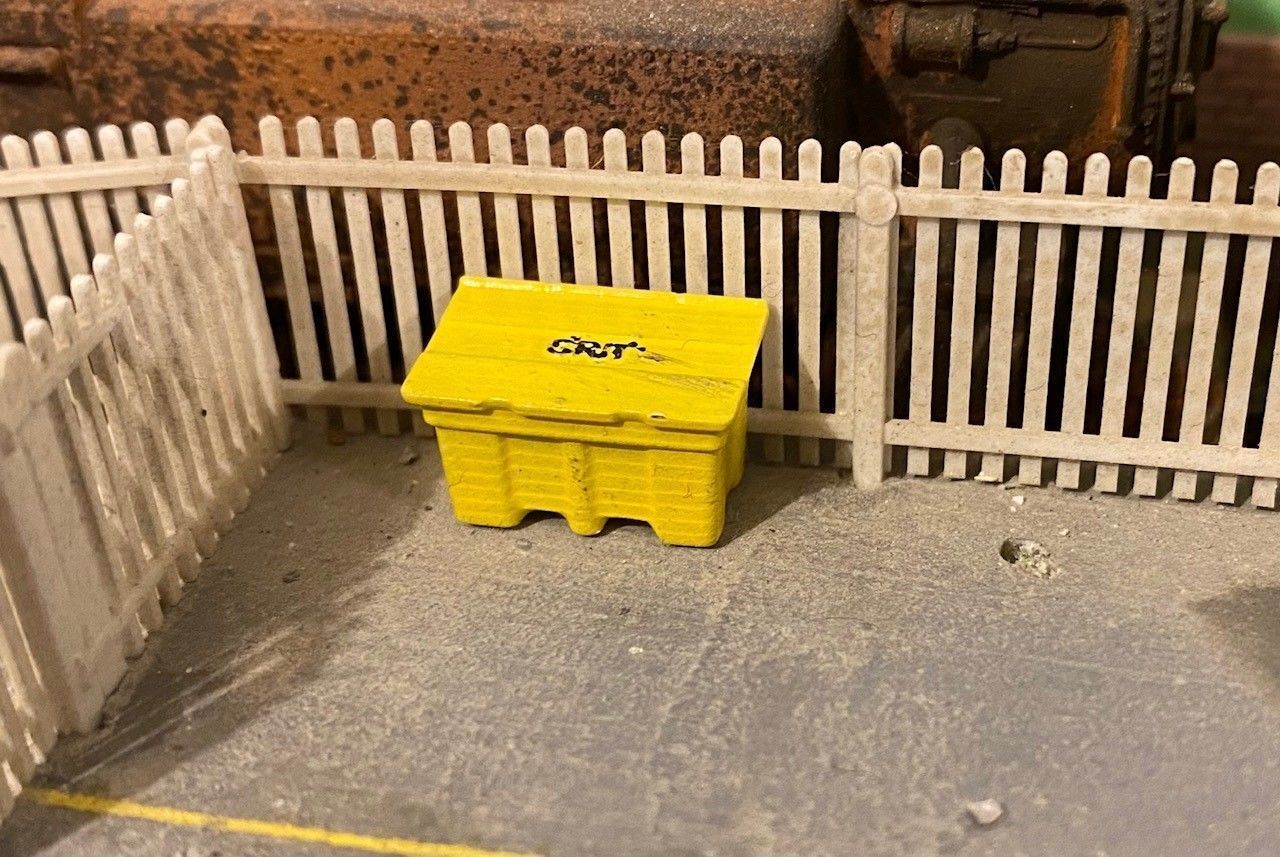 Model Railway Salt Grit Bin for Roadside or Car Park 3D print model_1