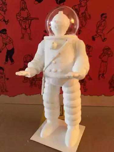 Tintin in spacesuit