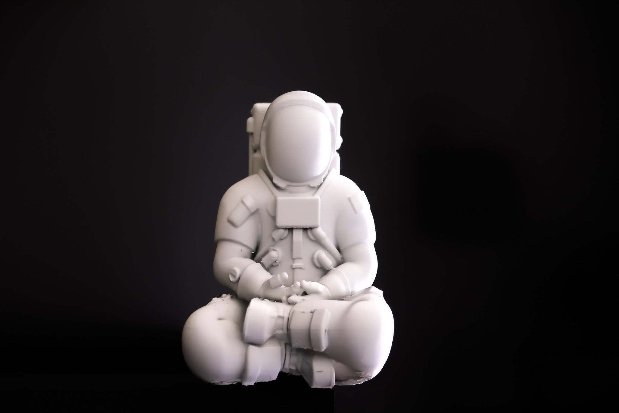  Astronaut meditating 3D print model_2