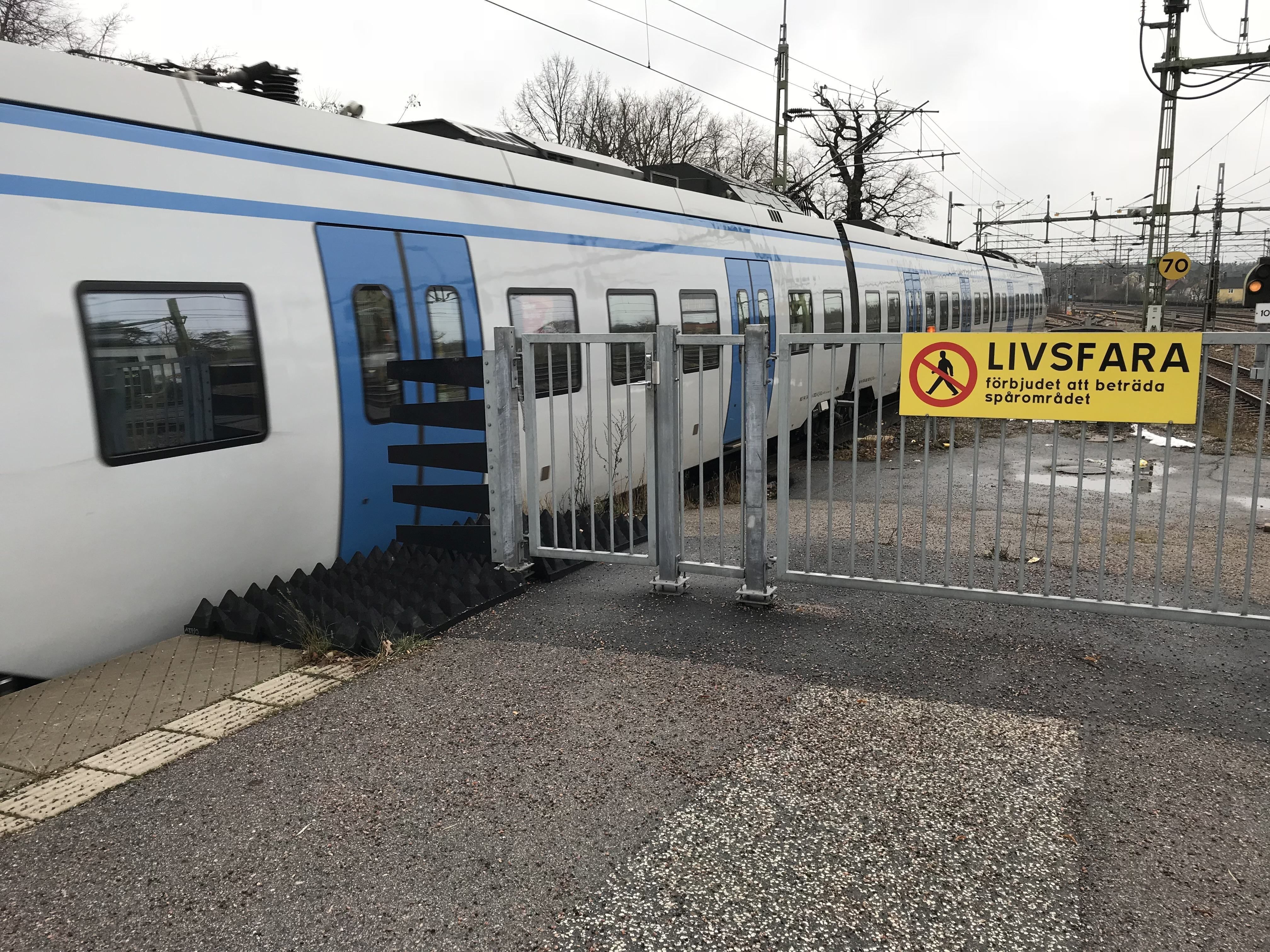 Model Railway Platform Anti-Trespass Panel Rubber 3D print model_11