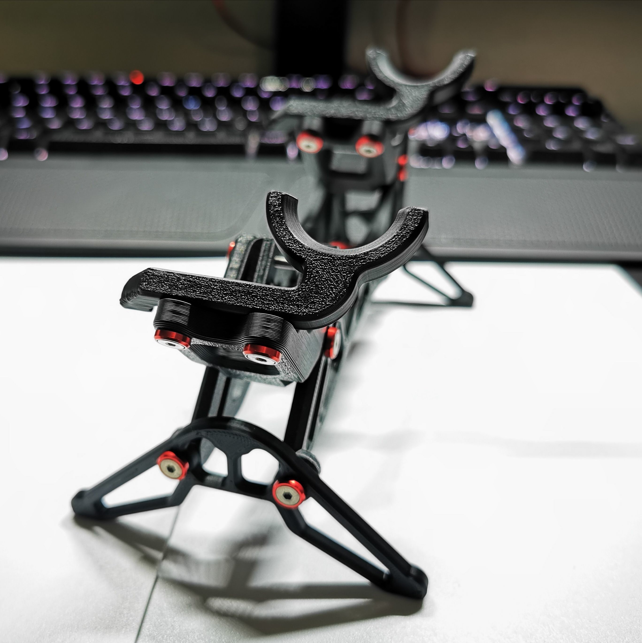 Dual controller stand for Xbox series X and PS4 3D print model_3
