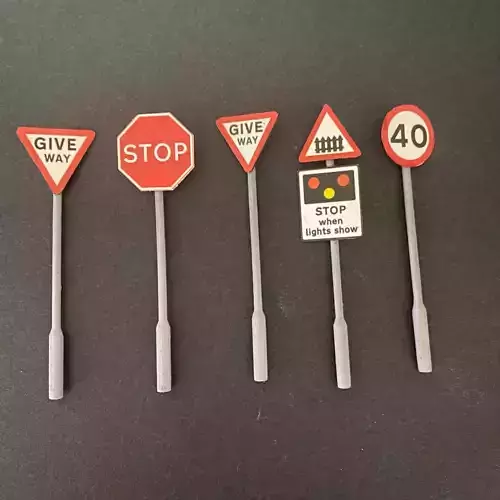 ROAD SIGN POSTS 7MM SCALE O GAUGE MODEL RAILWAY