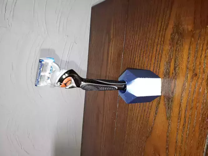 Lug Nut Razor Holder