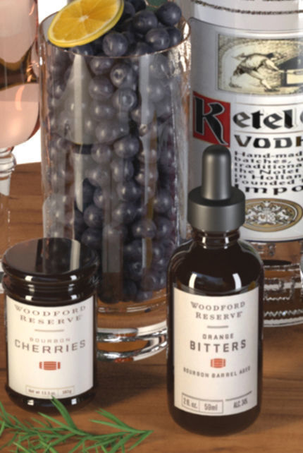 Alcohol set with tray and fruits 3D model_2