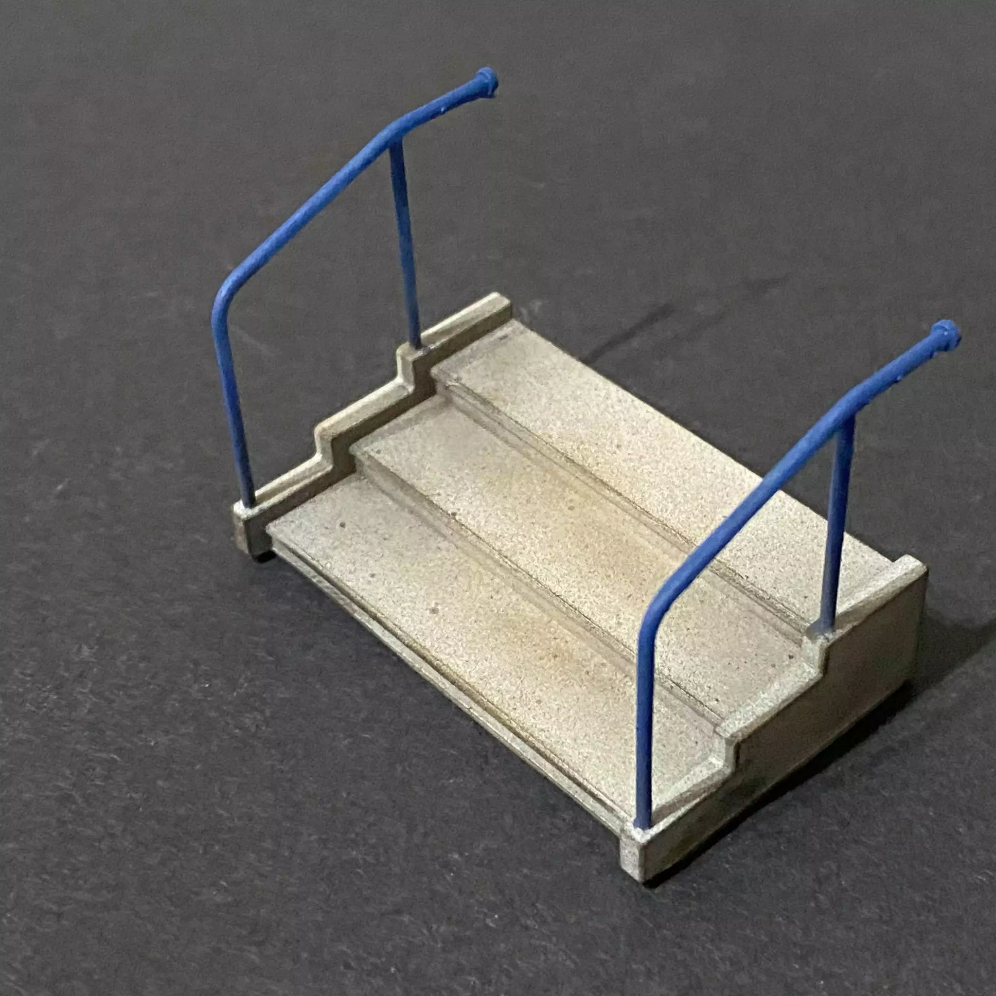 STEPS AND HANDRAILS 7MM SCALE O GAUGE MODEL RAILWAY 3D model_0