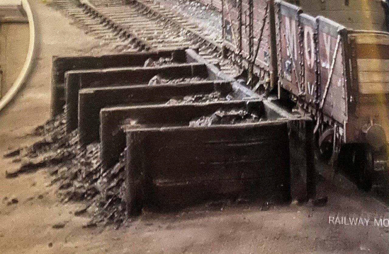 Model Railway Coal Staithe Bunker 3D print model_2