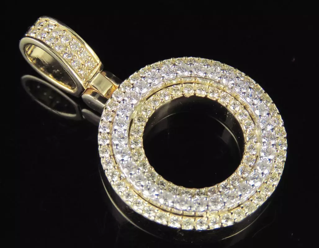 Latter O gold circle pendant with diamonds 3D print model_0