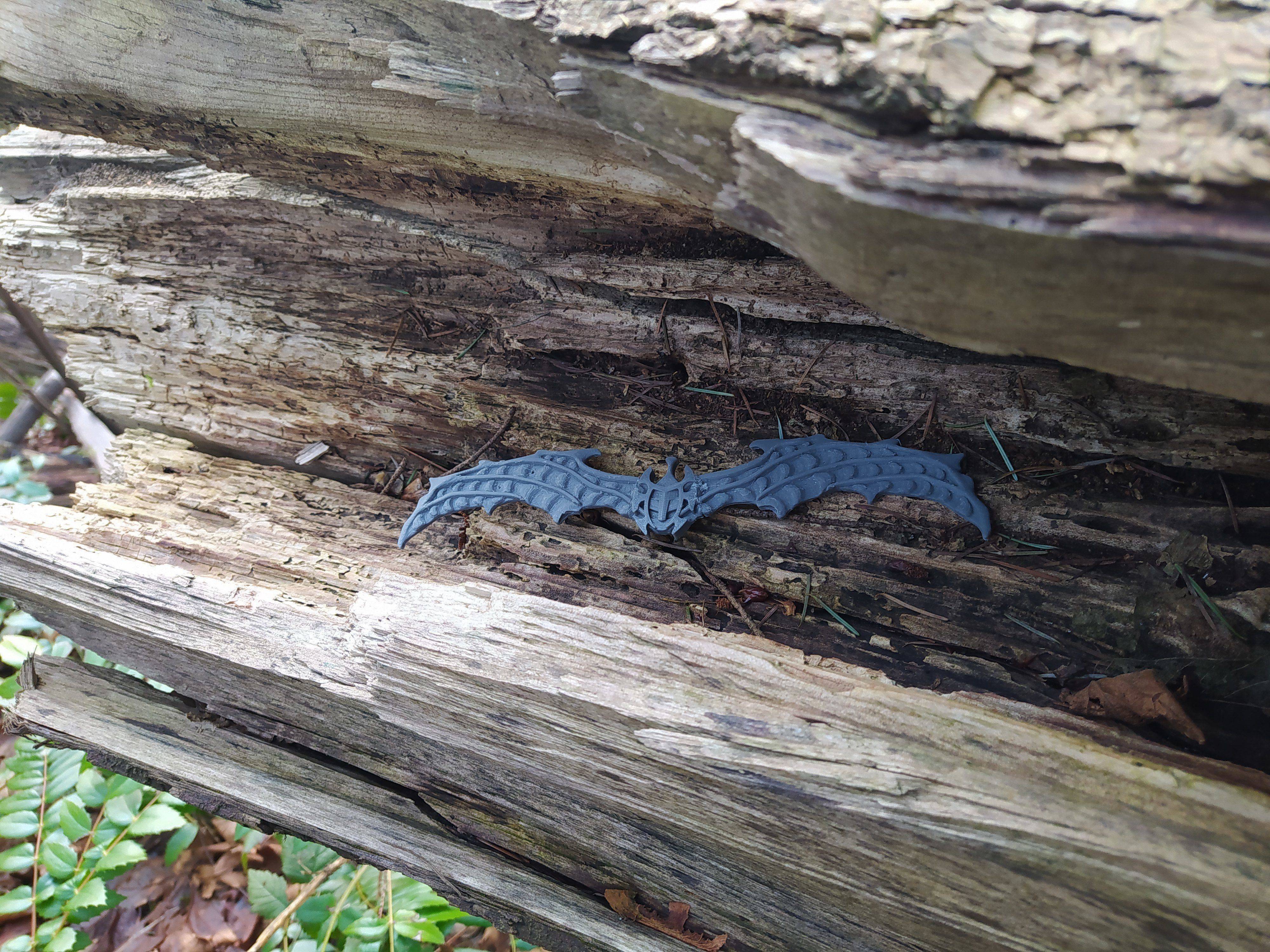 Batman Who Laughs Blue Beetle Batarang 3D print model_1