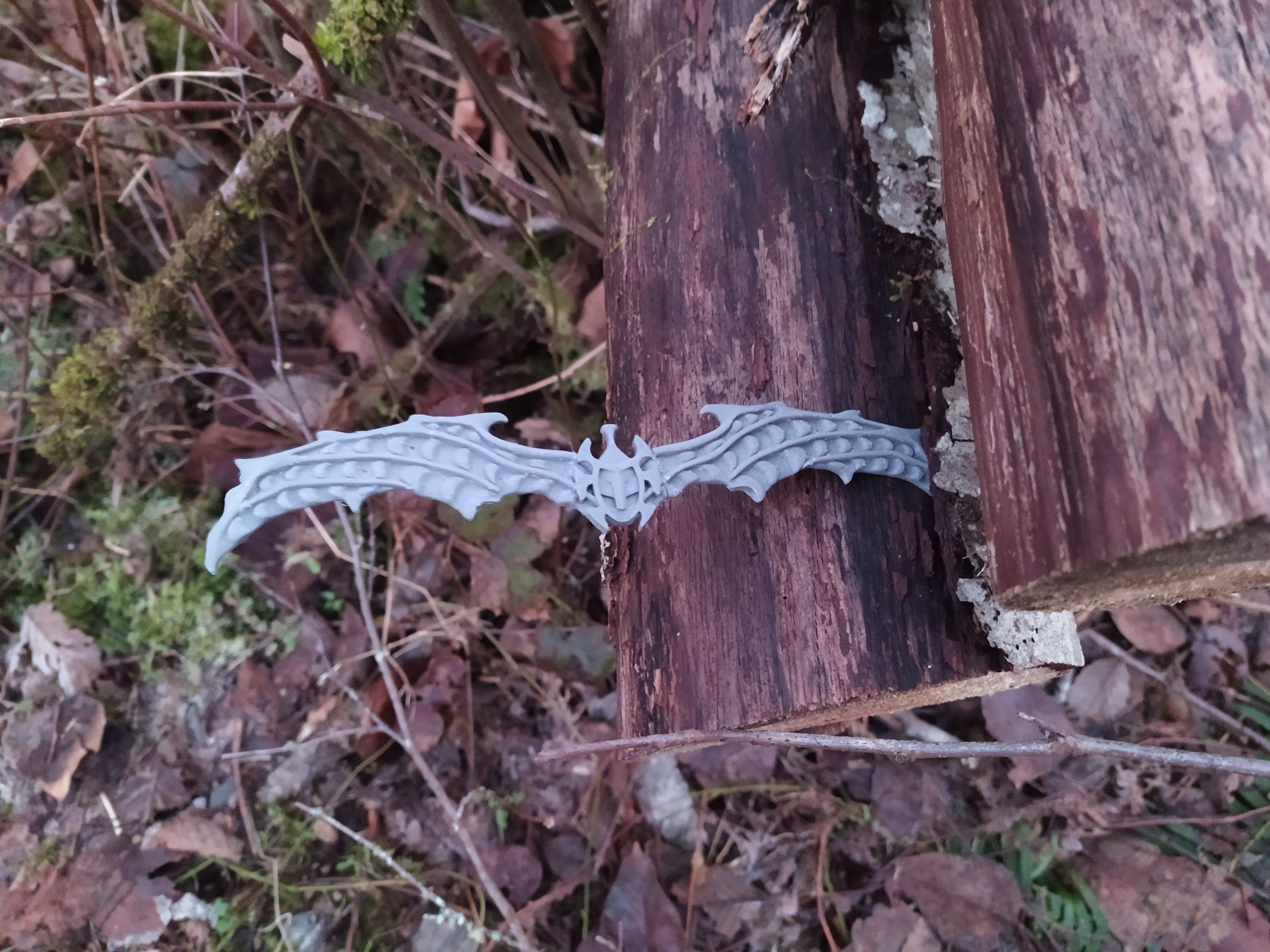 Batman Who Laughs Blue Beetle Batarang 3D print model_2