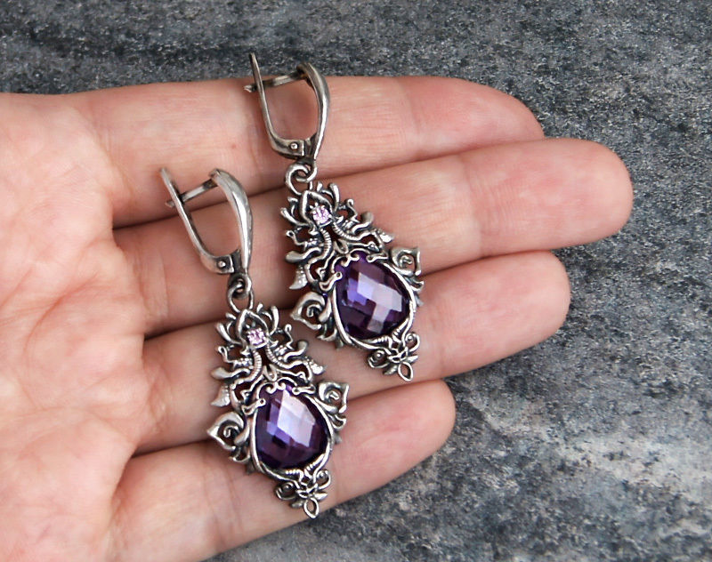 Dangle earrings with intricate pattern in fantasy style 3D print model_1