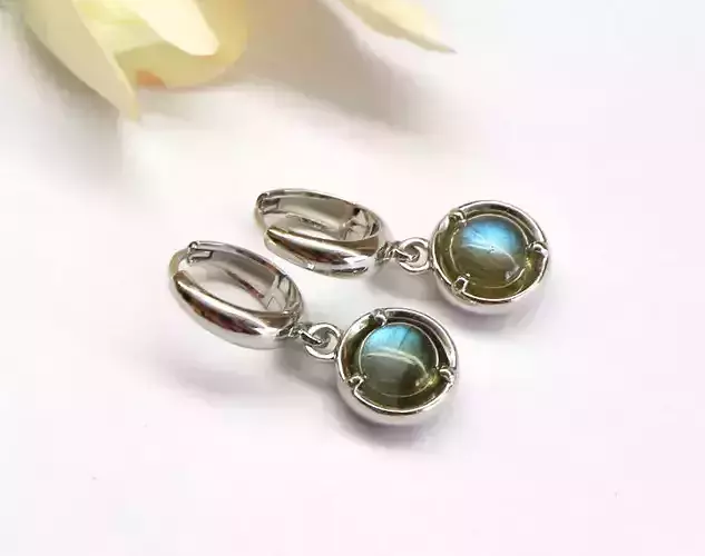 Minimalistic earrings with round cabochons